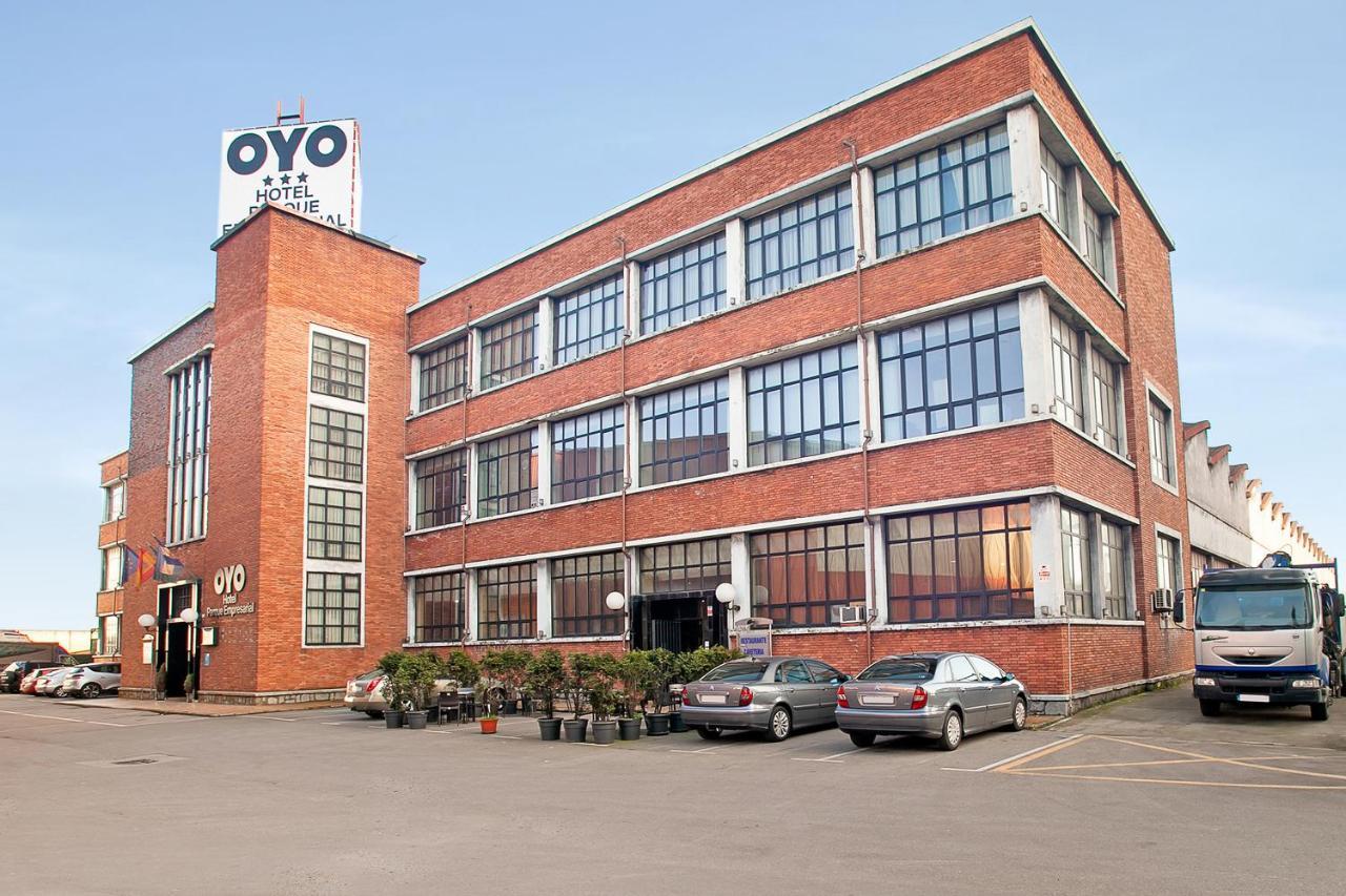 Oyo Hotel Parque Empresarial Авілес Екстер'єр фото