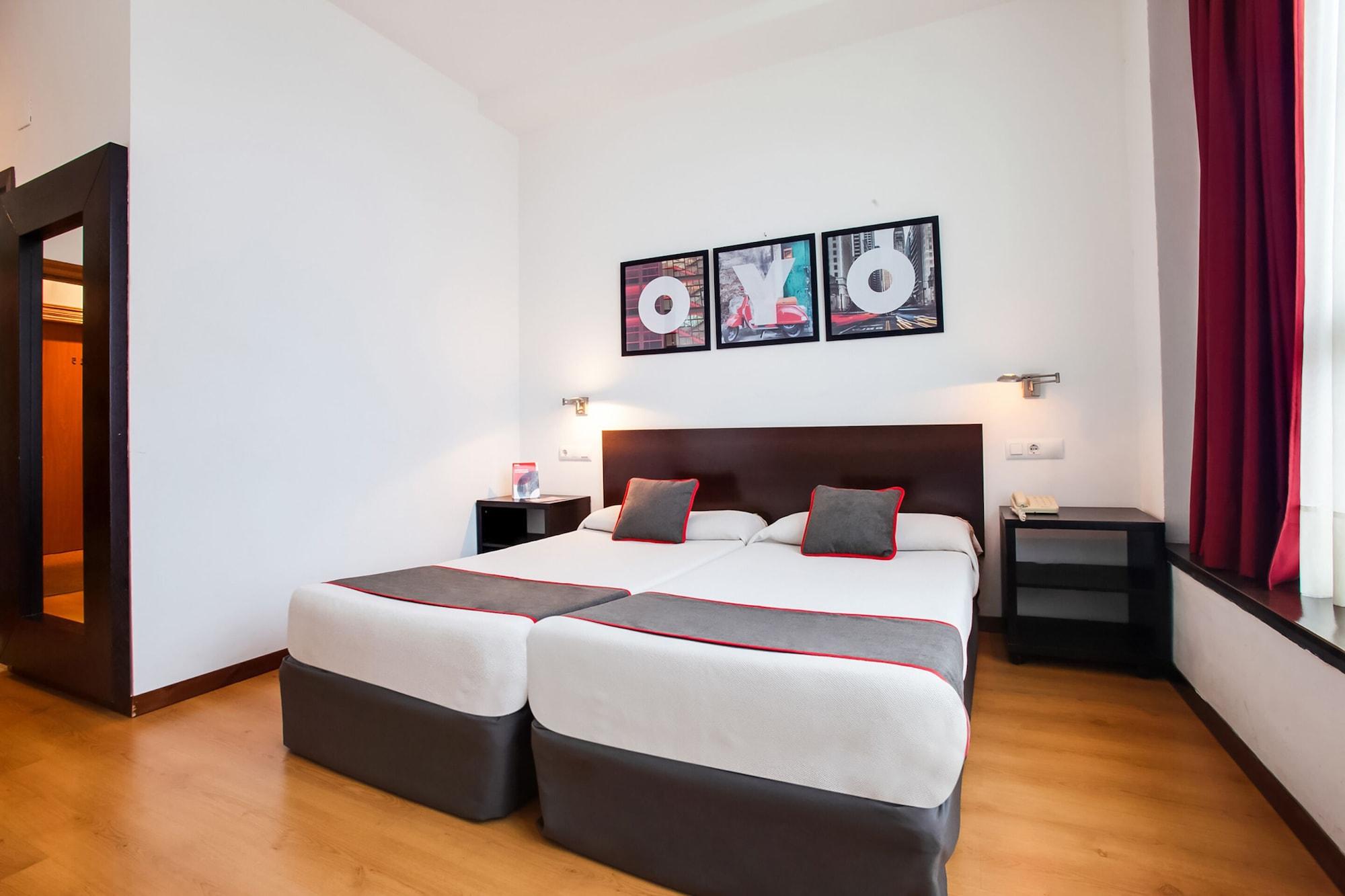 Oyo Hotel Parque Empresarial Авілес Екстер'єр фото