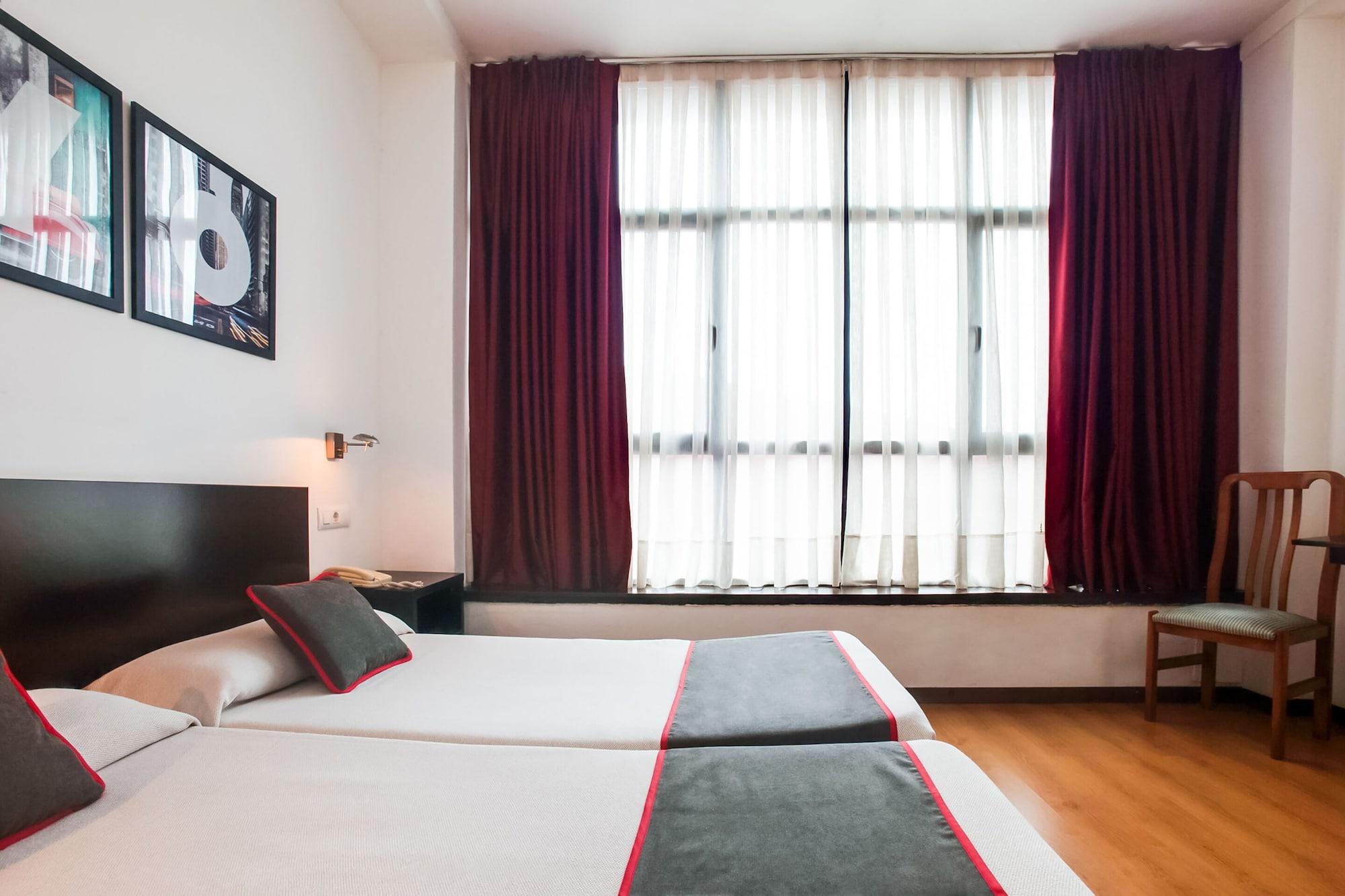 Oyo Hotel Parque Empresarial Авілес Екстер'єр фото