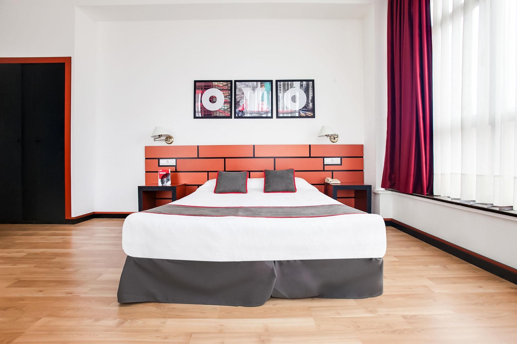 Oyo Hotel Parque Empresarial Авілес Екстер'єр фото