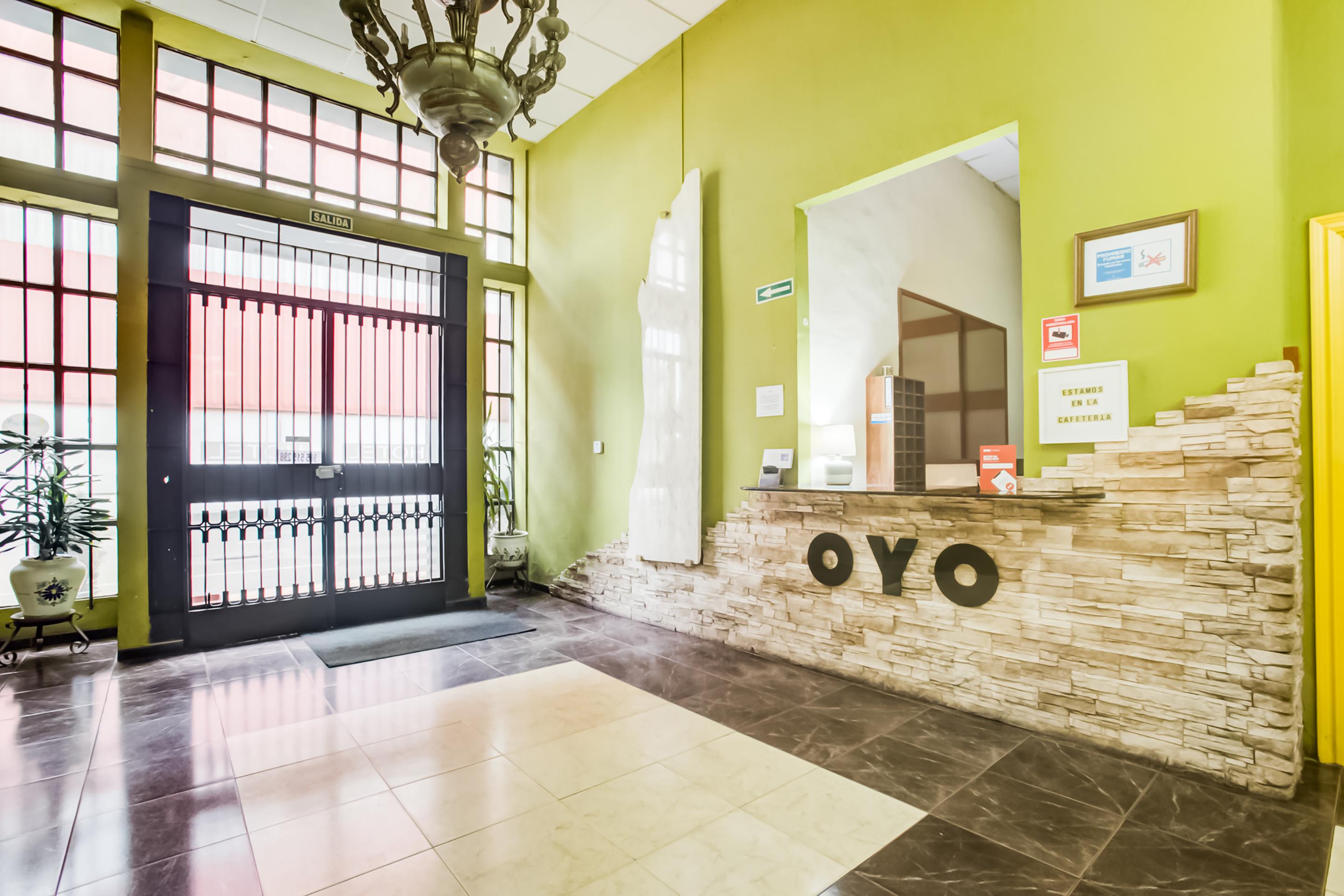 Oyo Hotel Parque Empresarial Авілес Екстер'єр фото
