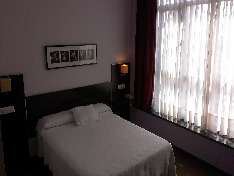 Oyo Hotel Parque Empresarial Авілес Екстер'єр фото