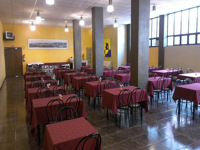 Oyo Hotel Parque Empresarial Авілес Екстер'єр фото